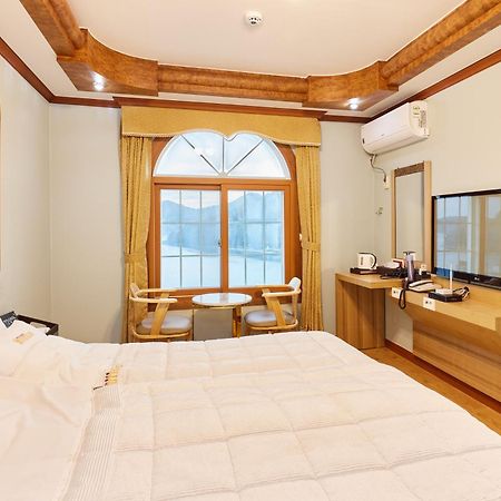 Goheung Hayan Noeul Hotel Экстерьер фото