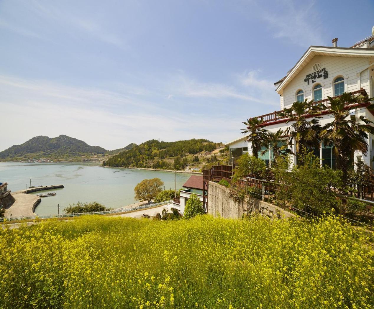Goheung Hayan Noeul Hotel Экстерьер фото