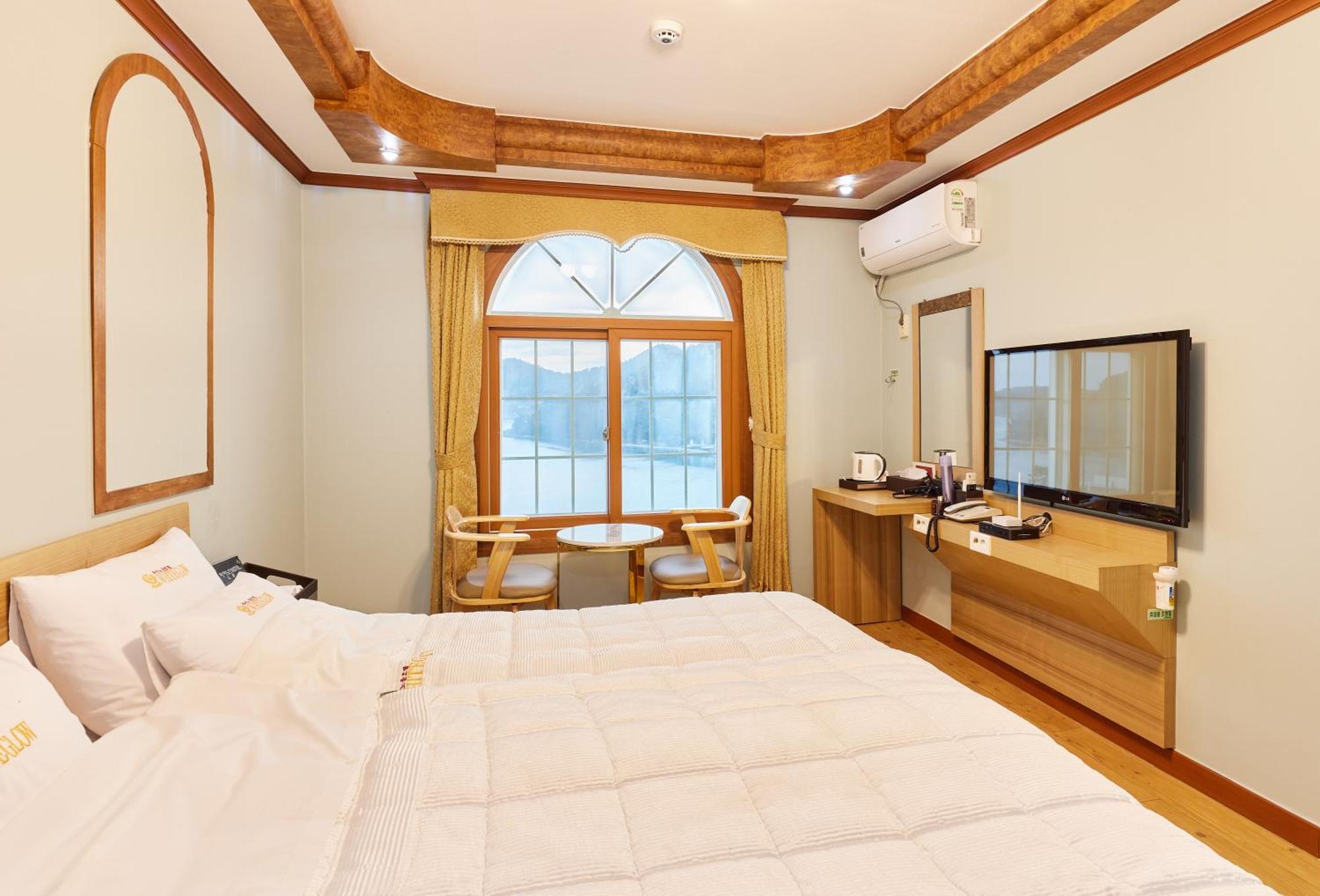 Goheung Hayan Noeul Hotel Экстерьер фото